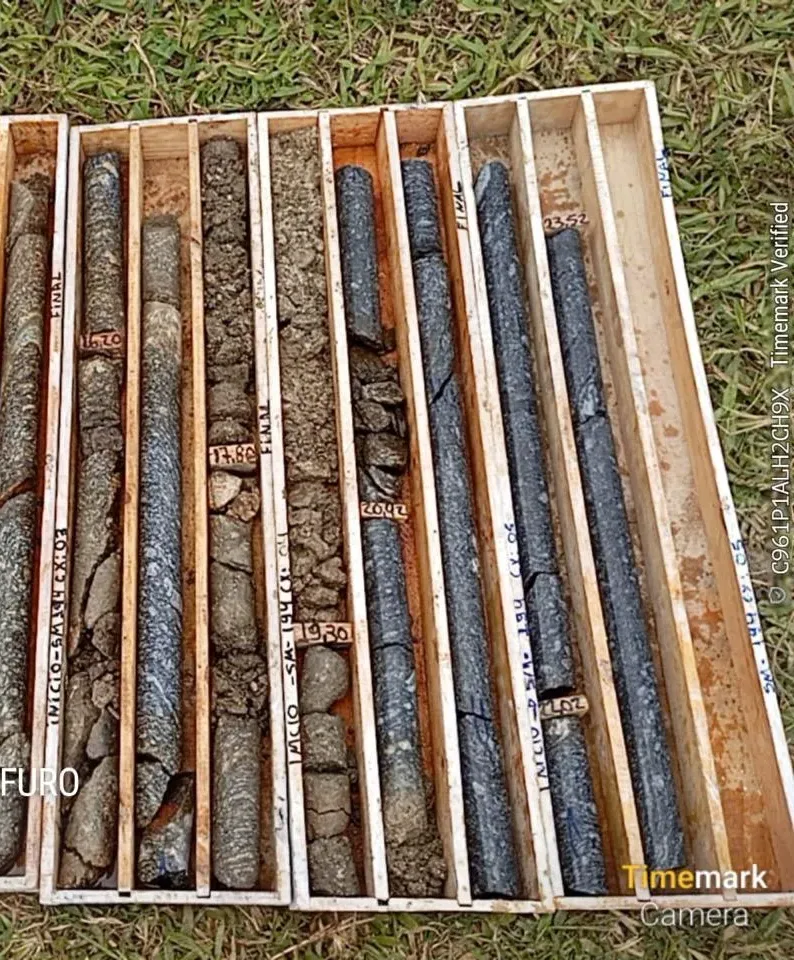 Caixas de testemunhos de rocha